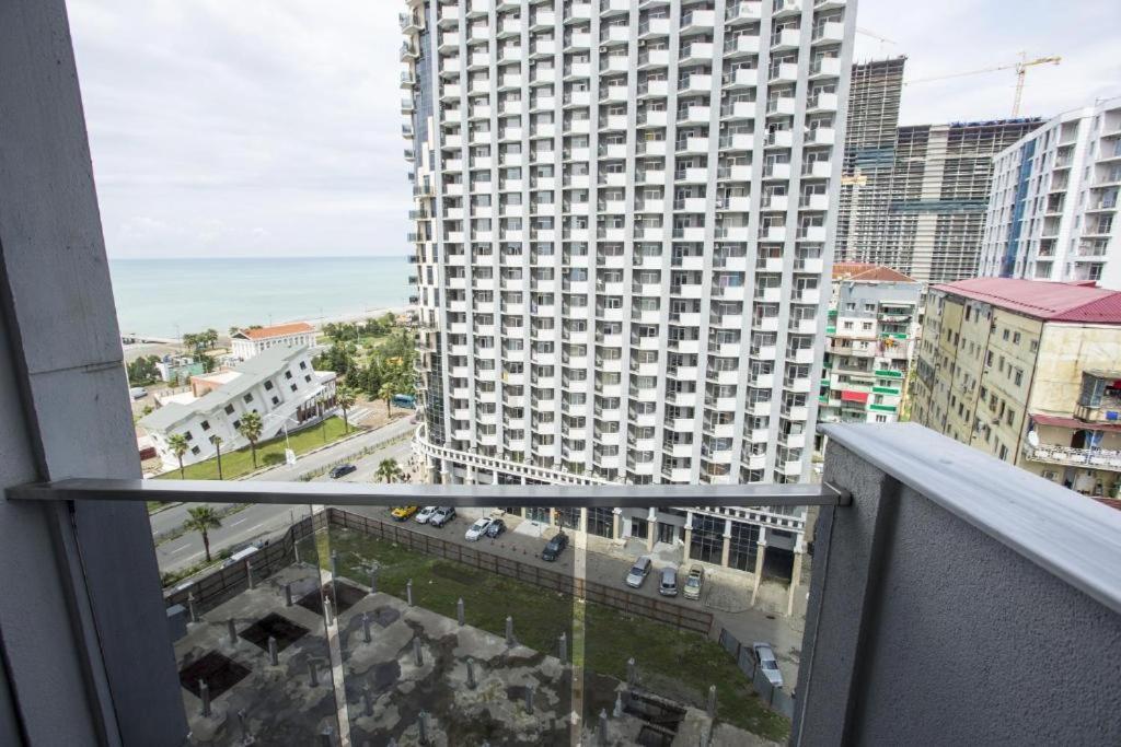 Apartment On Sherif Khimshiashvili Street 15B Batumi Exterior photo
