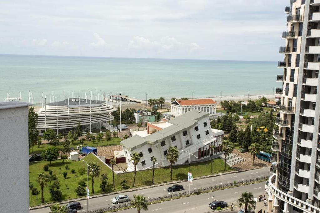 Apartment On Sherif Khimshiashvili Street 15B Batumi Exterior photo