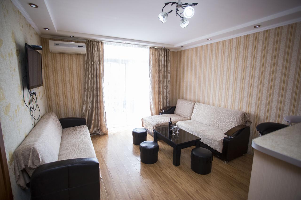 Apartment On Sherif Khimshiashvili Street 15B Batumi Exterior photo