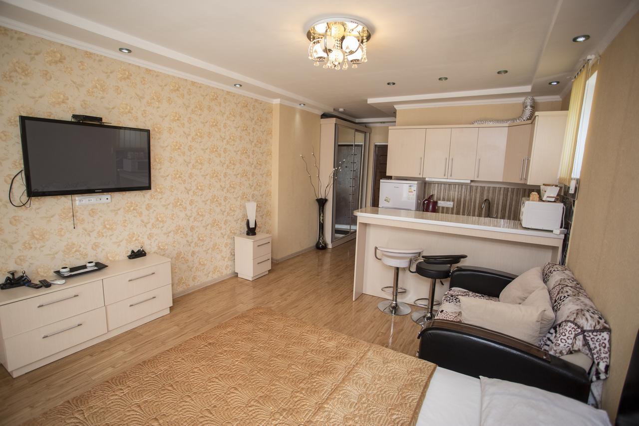 Apartment On Sherif Khimshiashvili Street 15B Batumi Exterior photo